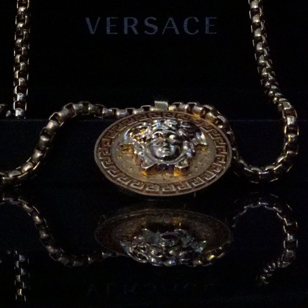 Versace Chain - Picture 1 of 3